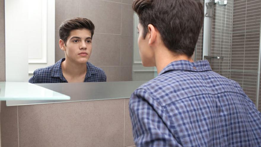 Por qué nos gustamos más frente al espejo que en una fotografía? -  Levante-EMV