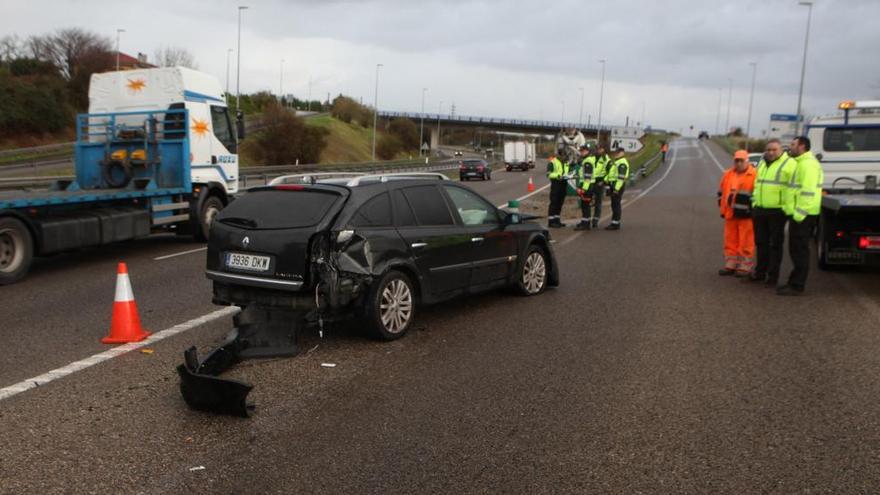 Herido grave un camionero en un accidente en la Autovía Minera