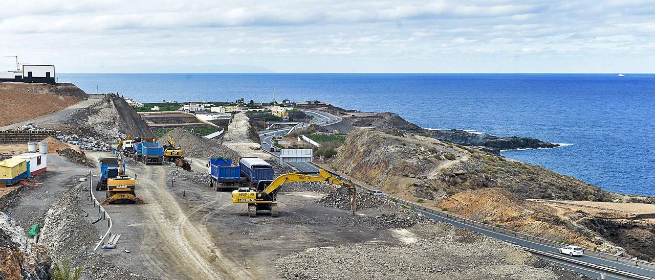 Obras de enlace de la última fase de la circunvación de la capital grancanaria con autovía del norte .