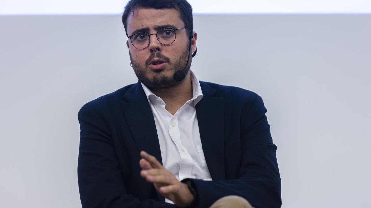 Alejandro Aguilar durante un debate