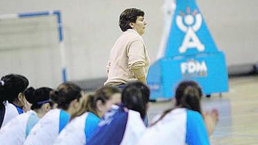 Yolanda Mijares, en el banquillo del ADBA durante un partido.