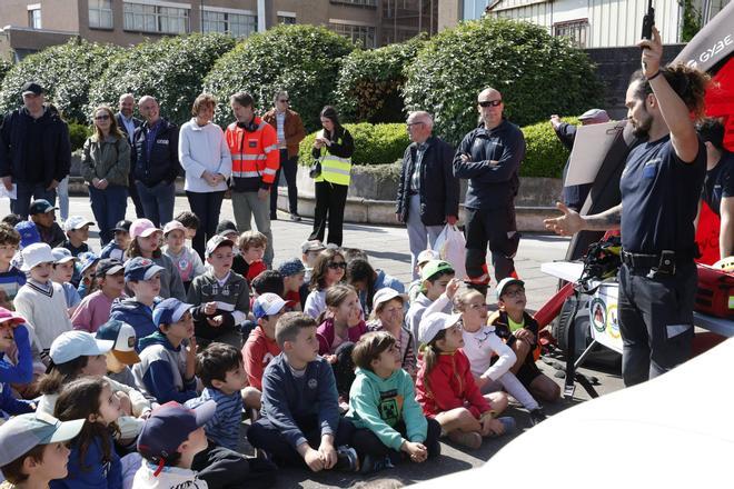 Así disfrutaron en el Arbeyal mil escolares de Gijón en el broche del proyecto "SwimSafe" del Santa Olaya (en imágenes)