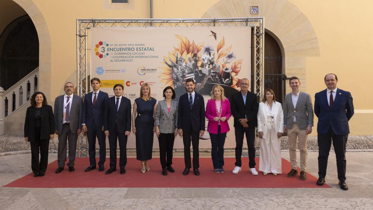 Asistentes al encuentro de cooperación, antes del inicio de las sesiones