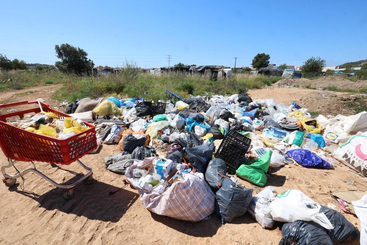 Todas las imágenes del asentamiento chabolista de sa Joveria, el más grande de Ibiza Todas las imágenes del asentamiento chabolista de sa Joveria, el más grande de Ibiza