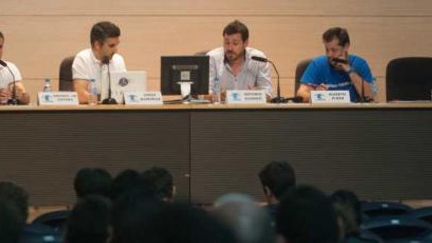 Cuatro de los participantes ayer en el Congreso &quot;Tiendas online en Alicante&quot;, que se celebró en el Club INFORMACIÓN.