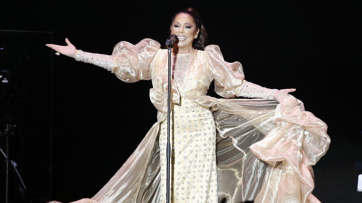 Isabel Pantoja, durante un concierto.