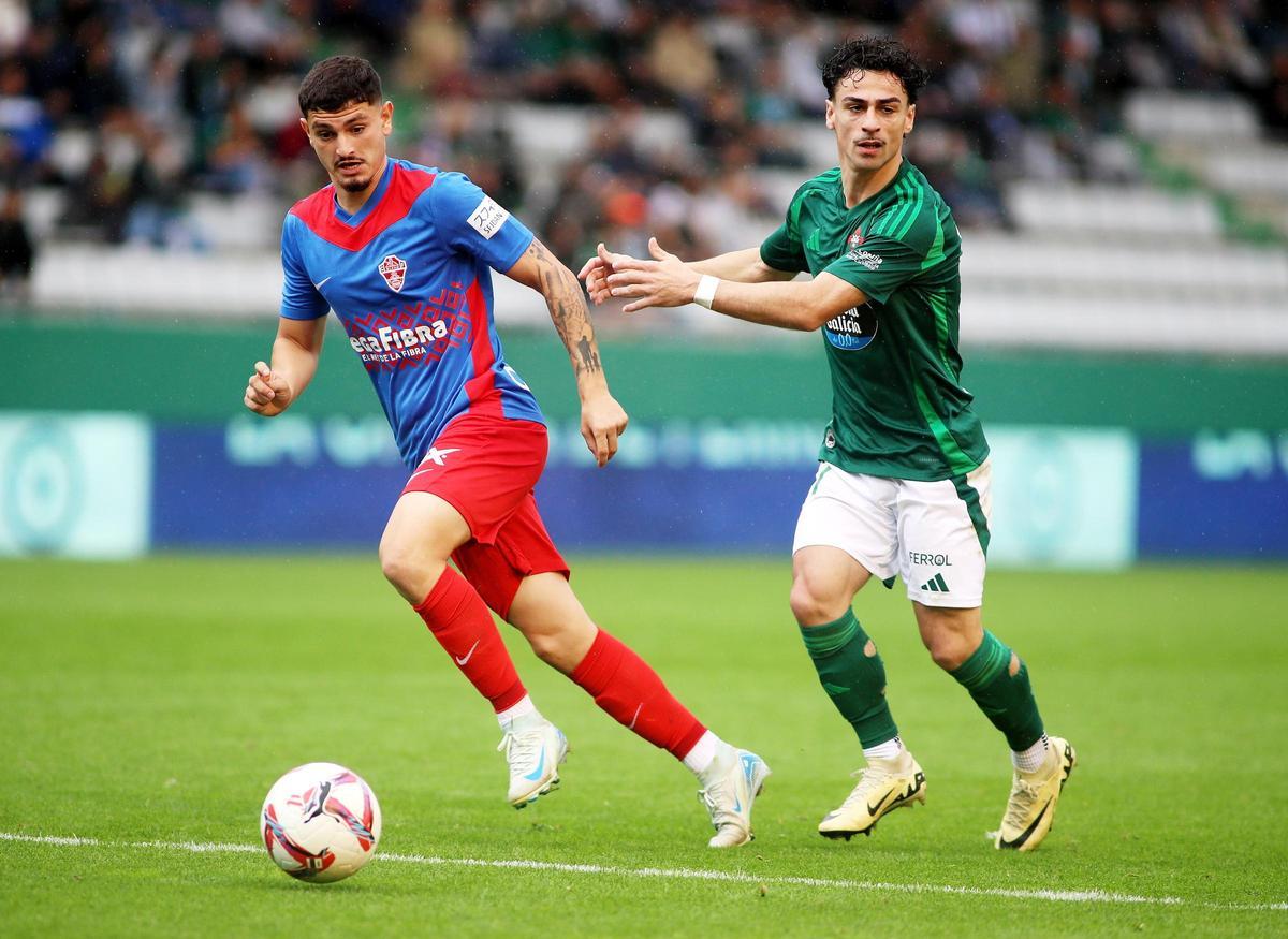 El Elche resbala en A Malata y frena su reacción (1-0) El Elche resbala en A Malata y frena su reacción (1-0)