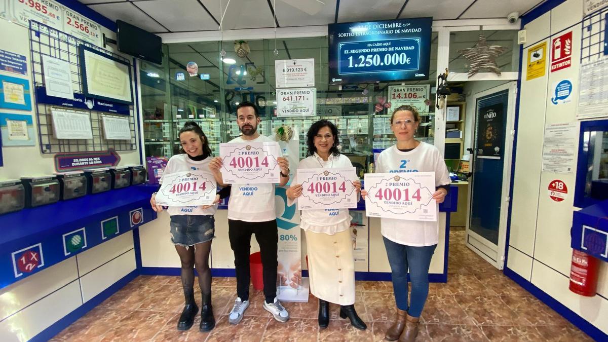 Loterías El Pollo vende en Orihuela una serie del segundo premio de la Lotería de Navidad