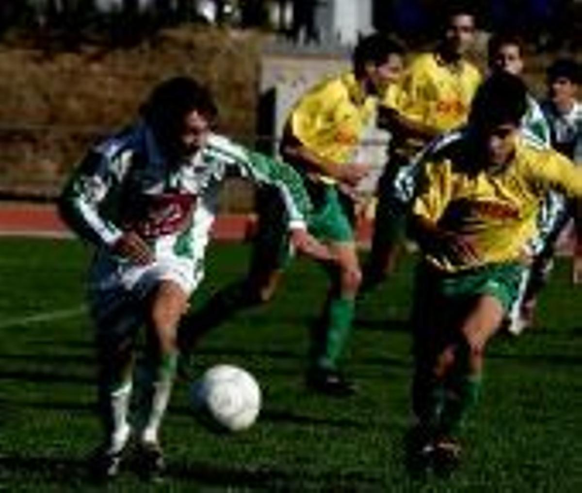 El Villanueva pierde el liderato en Lucena y el Ciatesa vence al filial