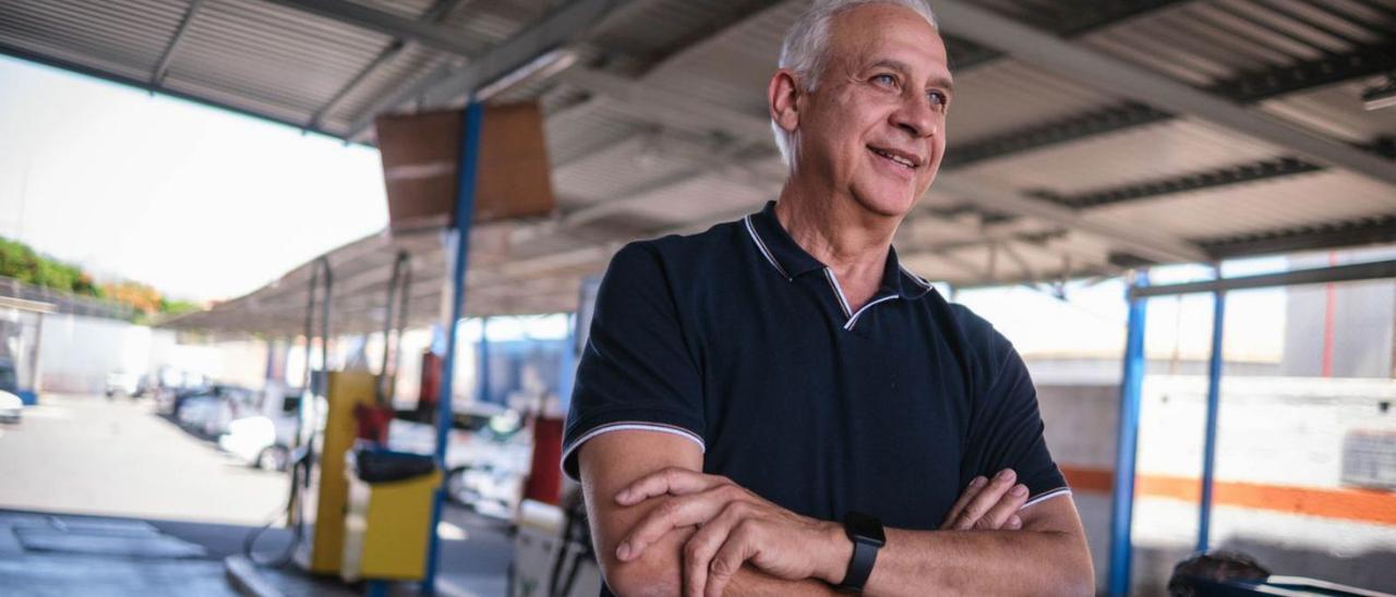 Emilio Davó, en las instalaciones de la Cooperativa del Taxista, en la calle Panamá de Santa Cruz.