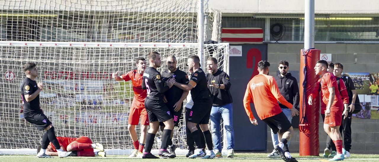 L'agressió d'un jugador de la UD San Juan Atlético a un jugador del FC Pirinaica que va obligar a suspendre el partit
