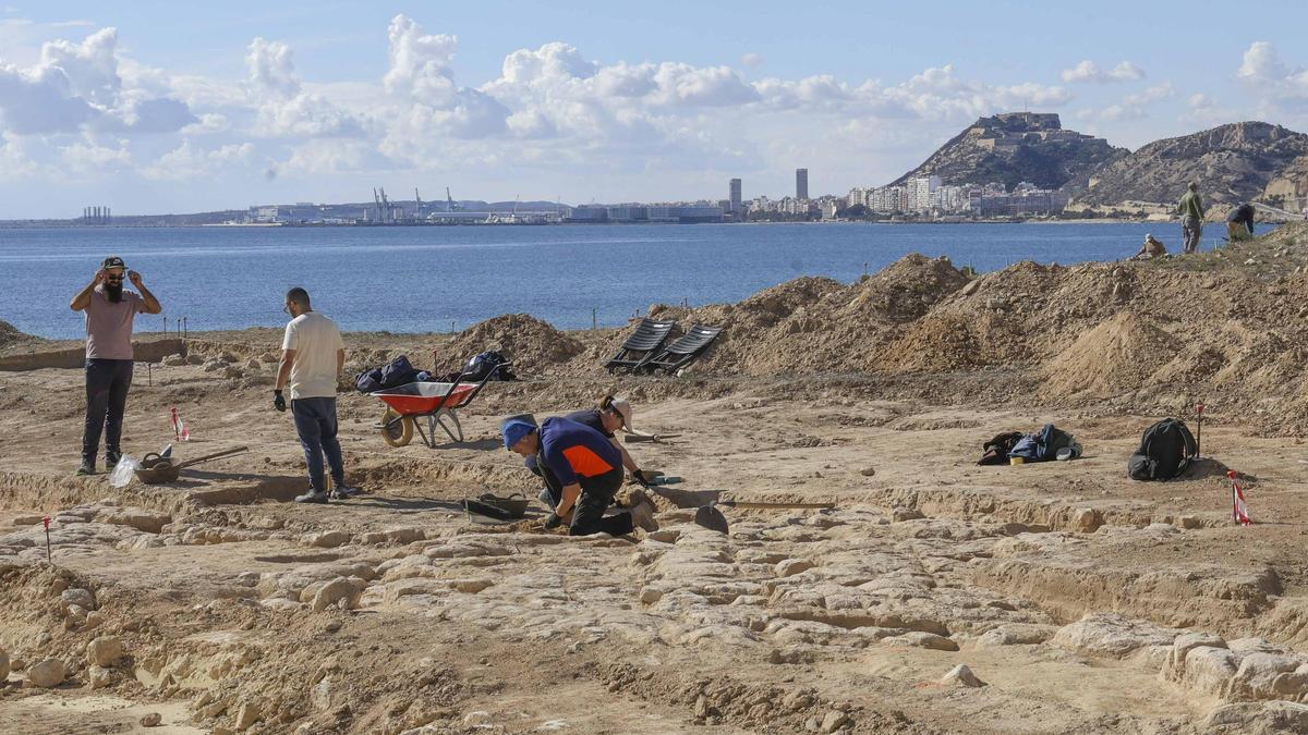 Las obras de la Almadraba avanzan con excavaciones arqueológicas