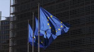 Banderas de la UE frente al edificio de la Comisión Europea.