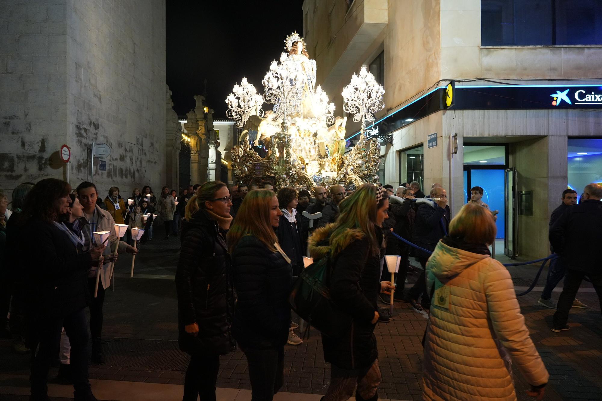 La procesión del 'farolet' cierra las fiestas de las purisimeras en Vila-real