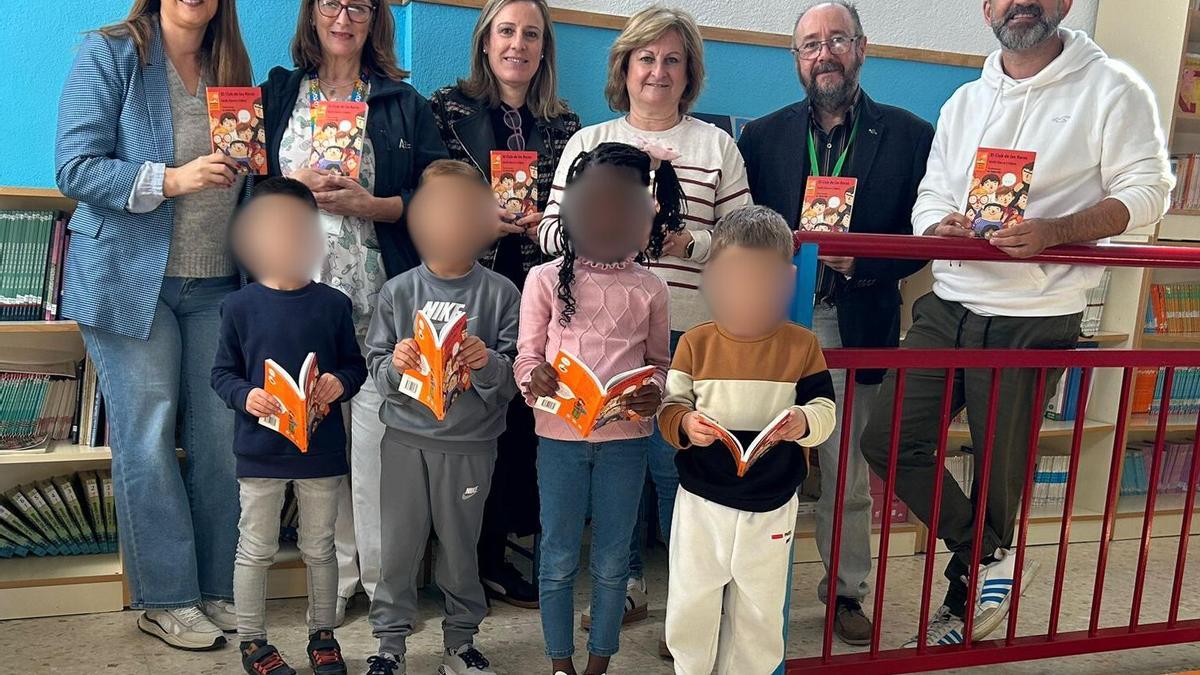 Donación de libros del Satse a escolares.