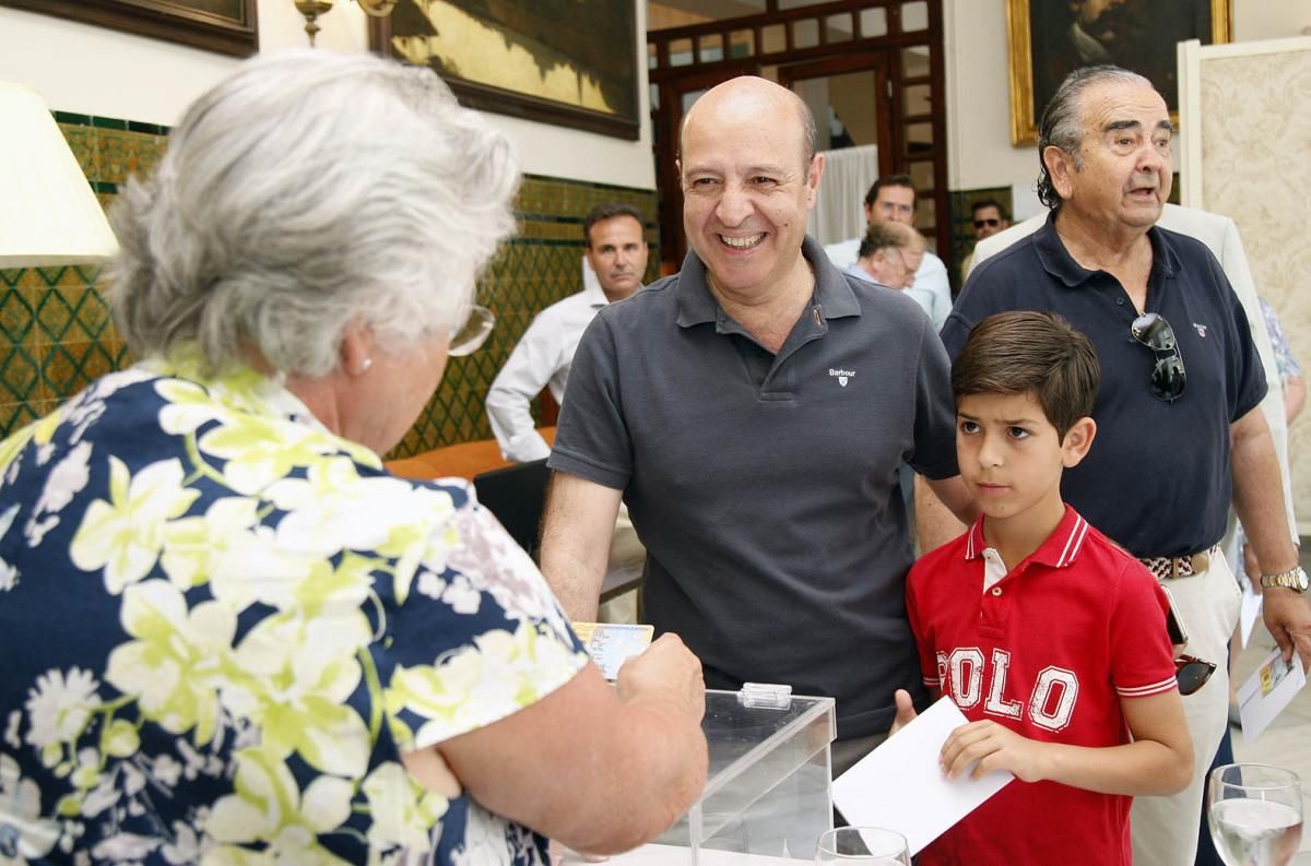 Fotogalería / Jornada de elecciones en el Círculo de la Amistad