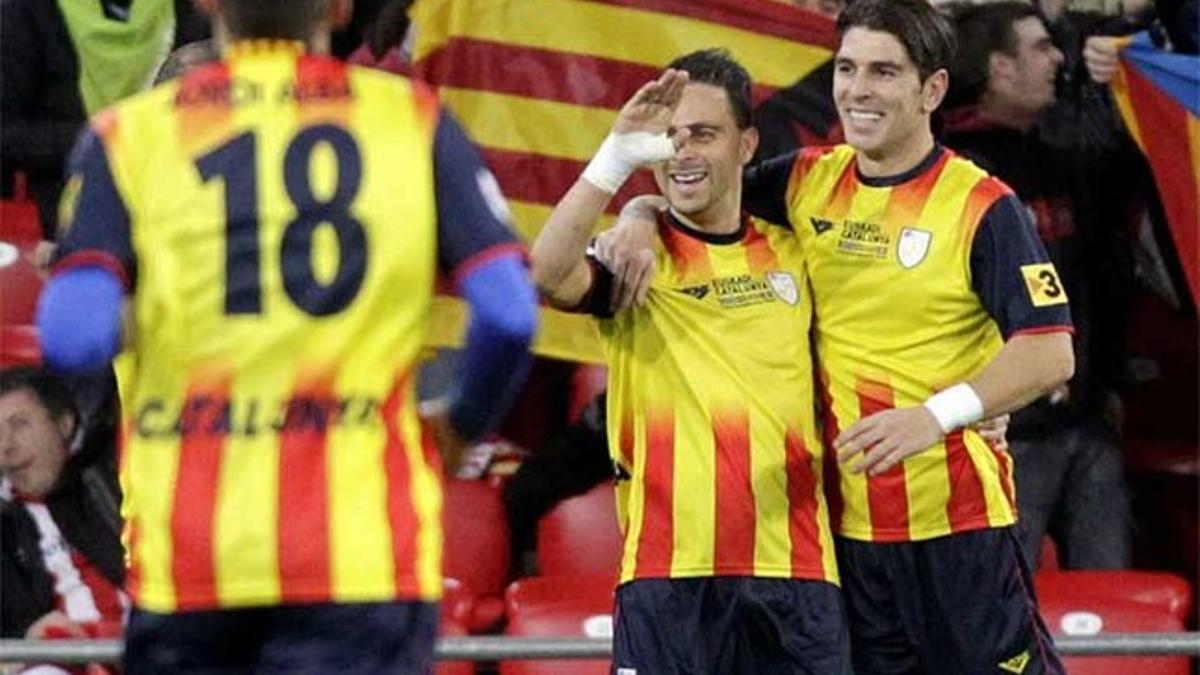 Jonathan Soriano y Sergio García celebran el gol de Catalunya frente a Euskadi