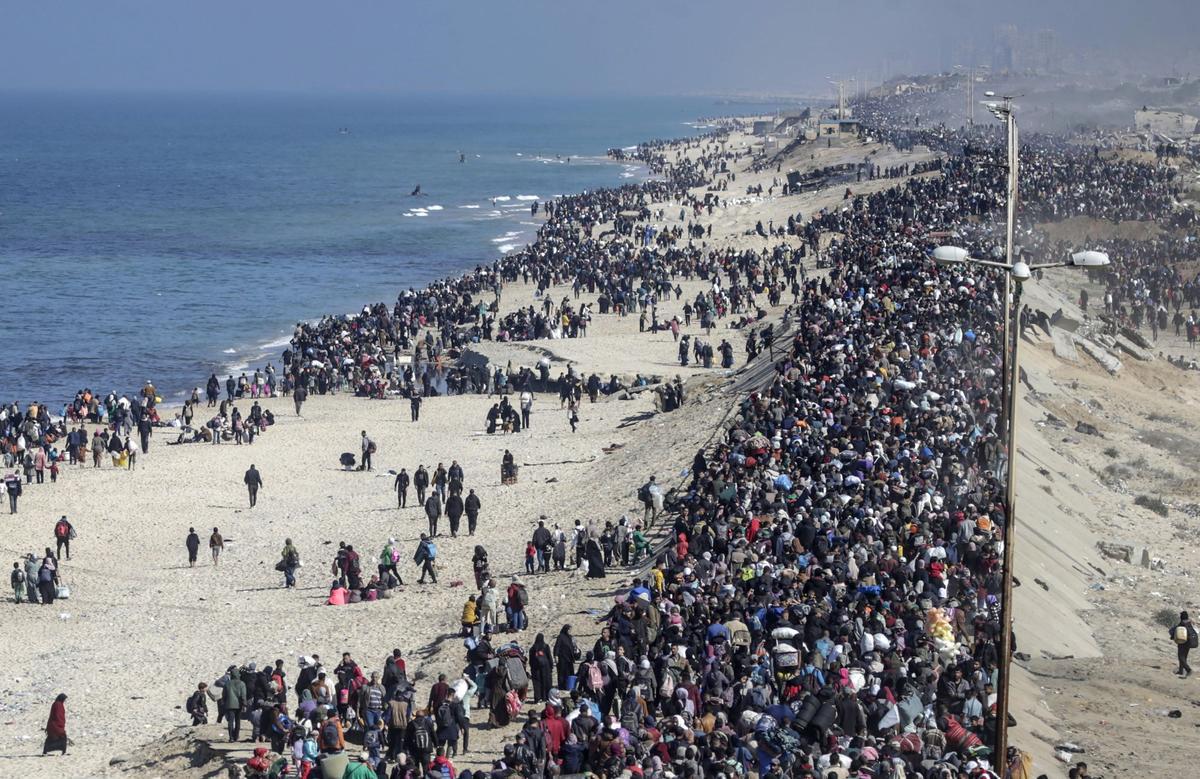 Palestinos desplazados regresan a sus hogares al norte de una Gaza ...