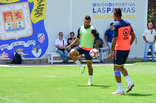 Entrenamiento de la UD Las Palmas en Barranco ...