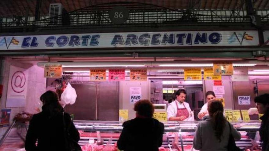 Una de las carnicerías de corte argentino del mercado.