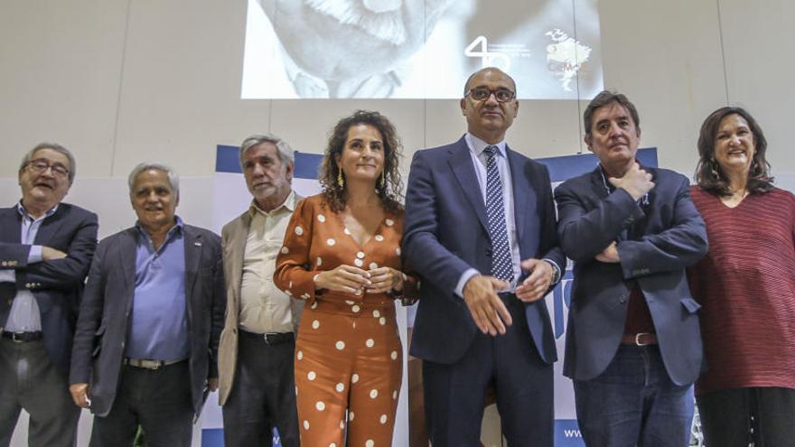 José Carlos Rovira, Juan Cruz, Teodosio Fernández, Eva Valero, Manuel Palomar, Luis García Montero y Carmen Alemay.