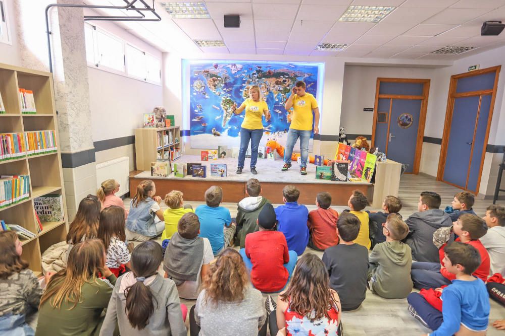 El centro pone en marcha un espacio multiusos para un alumnado diverso, con más de un 60% de extranjeros y muy bien acogido por la comunidad escolar de Orihuela Costa