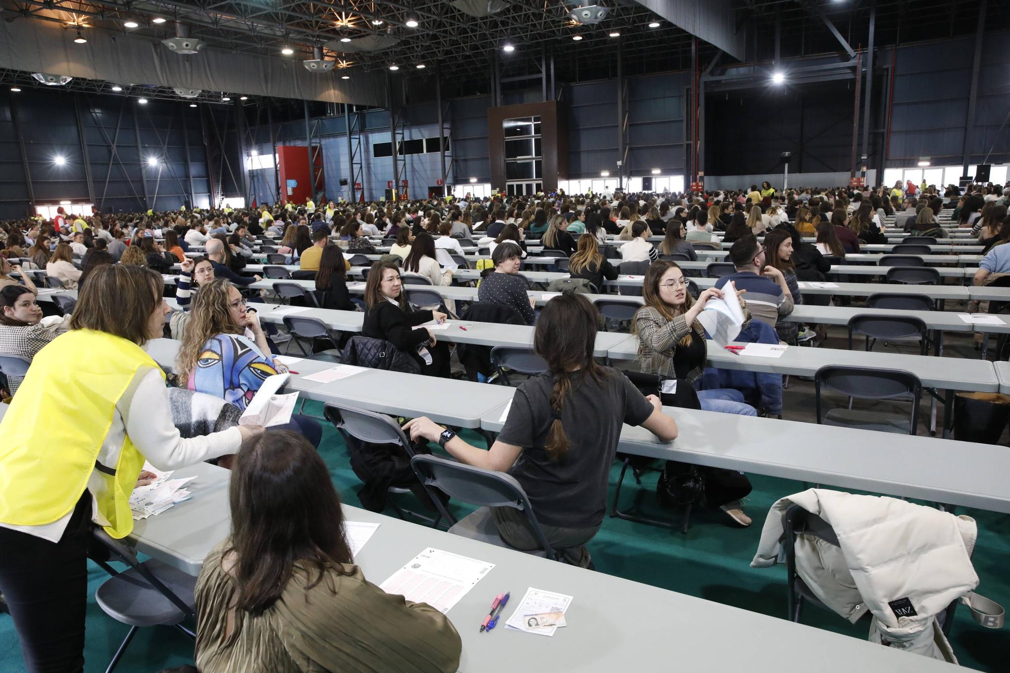 Miles de personas participan en la macrooposición de la sanidad pública asturiana.