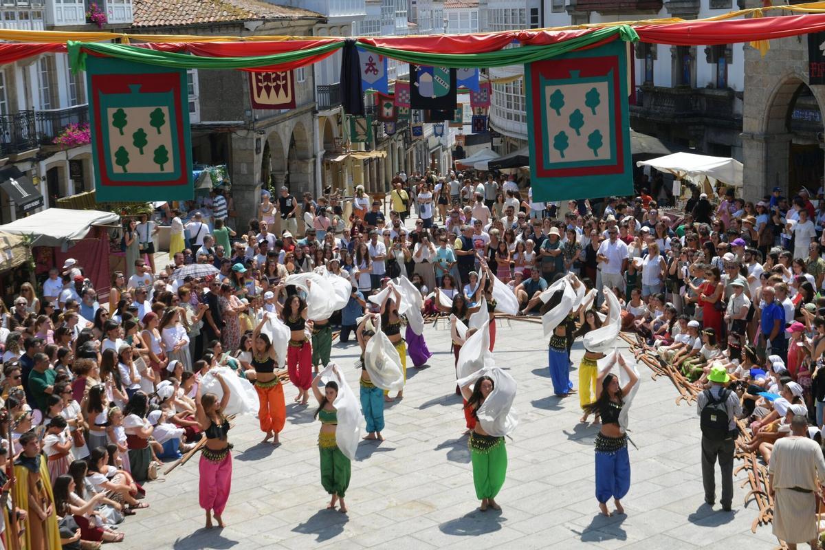 Llegada de los moros al mando de Yussuf Hammar para reclamar a las doncellas en la Feria Medieval de Betanzos.