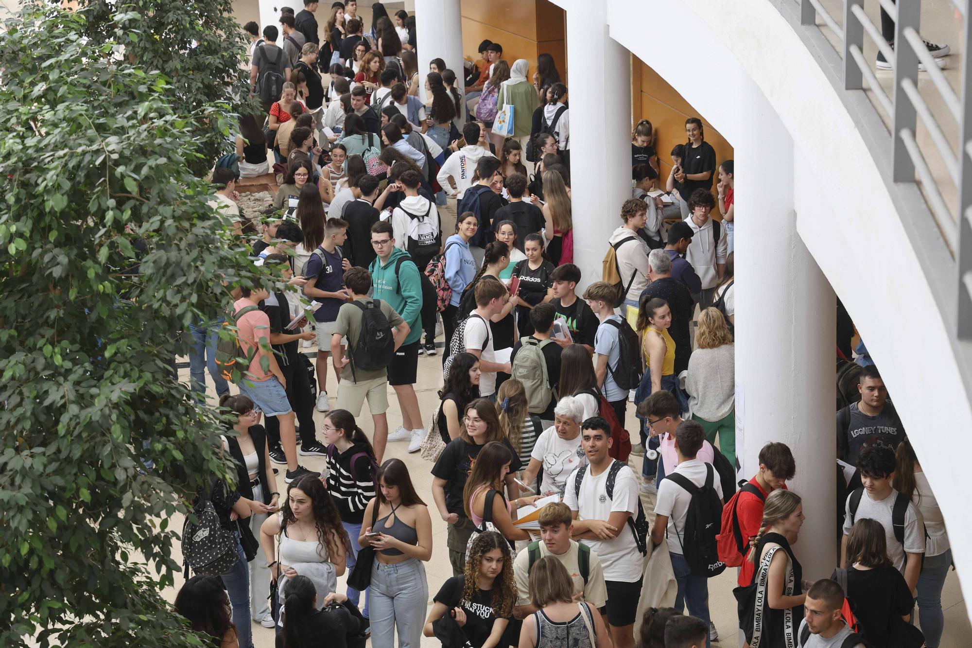 Primer día de la Selectividad 2023 en la Universidad de Alicante