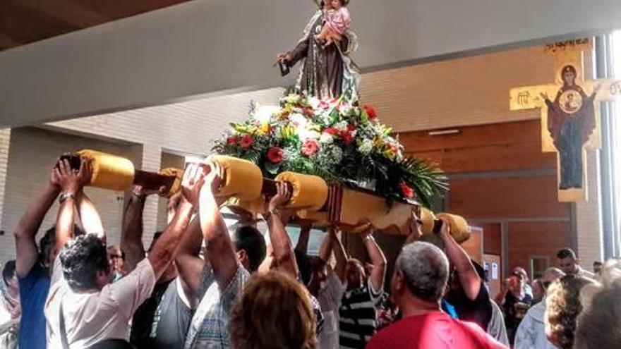 Los pescadores de Cullera se visten de gala para rendir homenaje a su patrona