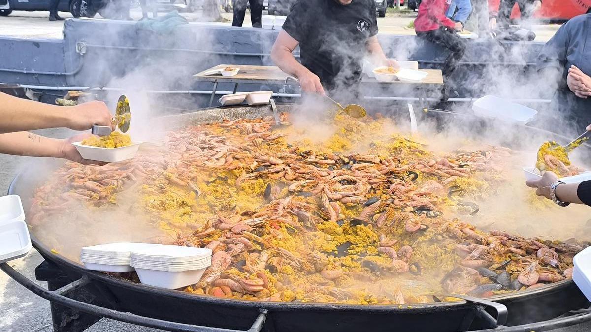 La paella que han comido los aficionados en la previa.