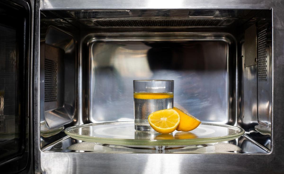 CÓMO LIMPIAR MICROONDAS | El secreto para limpiar el microondas con limón en minutos