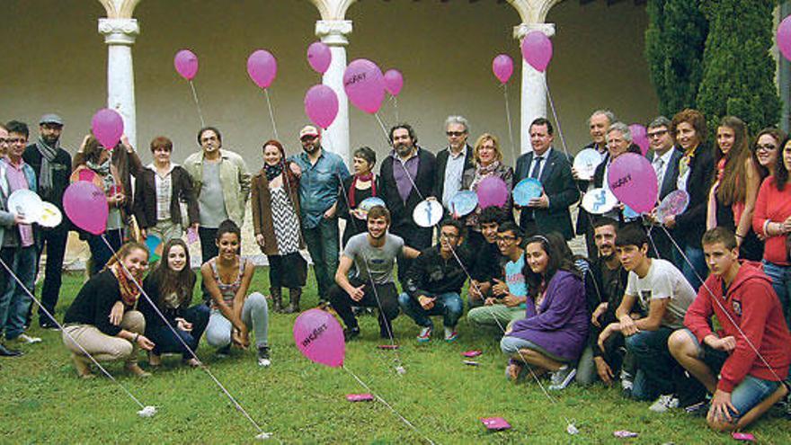 Autoridades, organizadores y algunos artistas participantes presentaron Incart 2013.