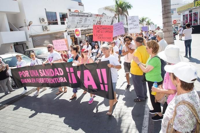 FUERTEVENTURA - MANIFESTACION POR UNA SANIDAD MEJOR EN CORRALEJO - 19-06-17