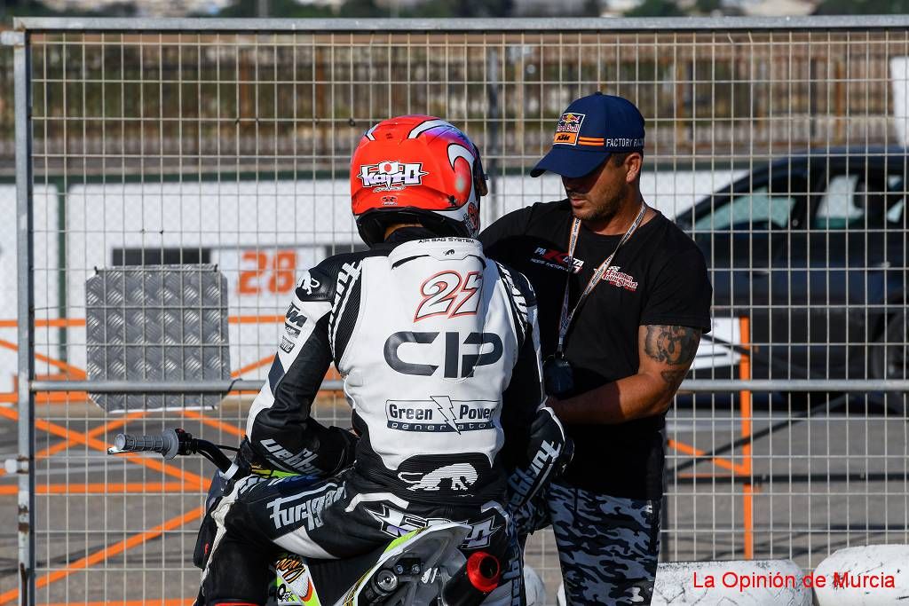 Pedro Acosta y la escuela Pakosta 37 Riders pasan las vacaciones entrenando