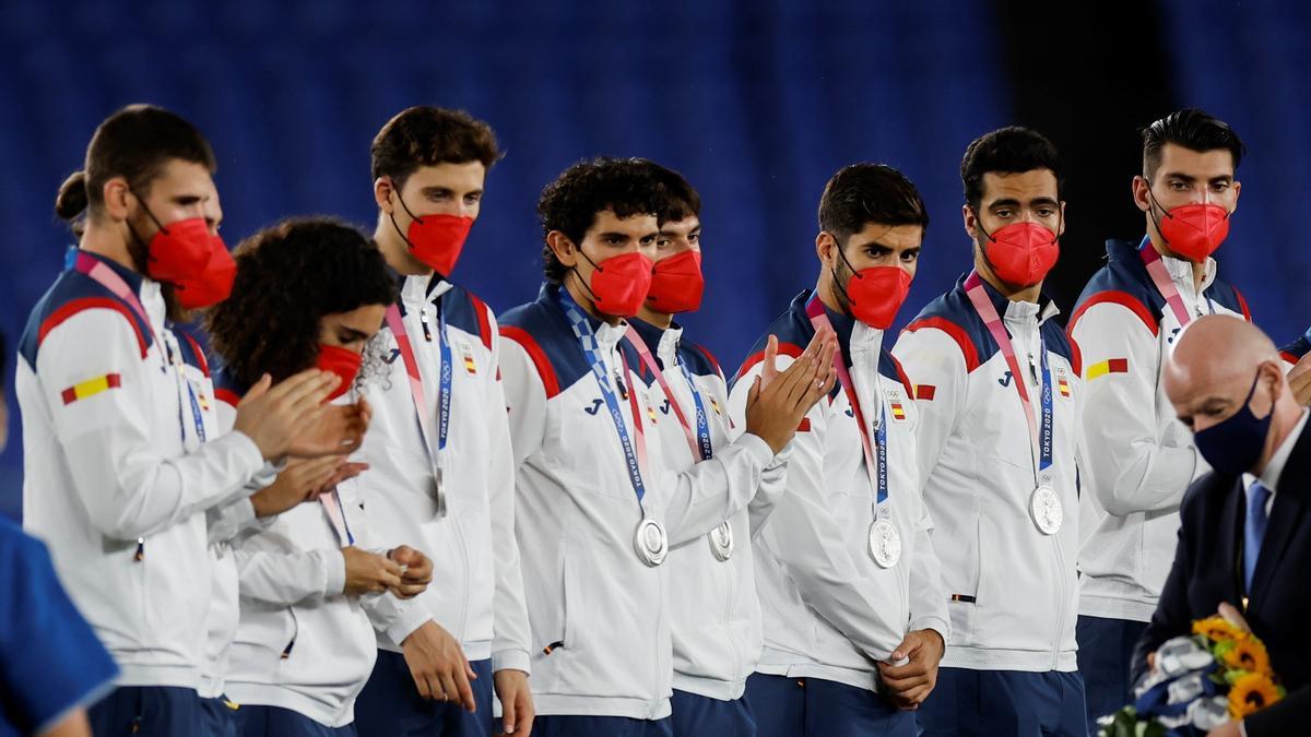 Jesús Vallejo, en el centro, con la medalla de plata.