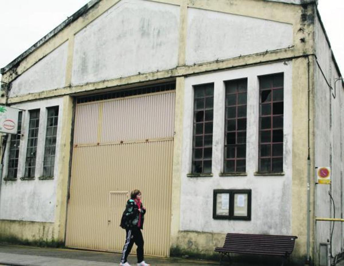 Abre el almacén de La Matiella clausurado por riesgo de desplome