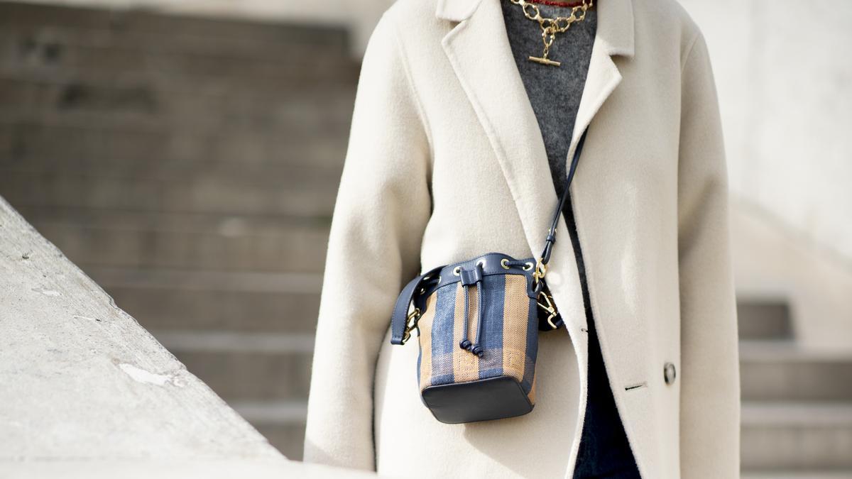 'Bucket bag' street style