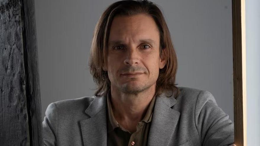 Andrés Villena presenta en Málaga su libro 'Las élites que dominan España'