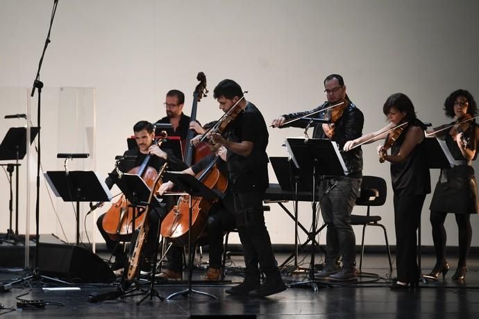 20-04-19 GENTE Y CULTURA. AUDITORIO ALFREDO KRAUS. LAS PALMAS DE GRAN CANARIA. Concierto Bach Rock. Clausura del International Bach Festival 2019 con un concierto de la orquesta del festival y el guitarrista Iñaki Antón, de Extremoduro  | 20/04/2019 | Fotógrafo: Juan Carlos Castro