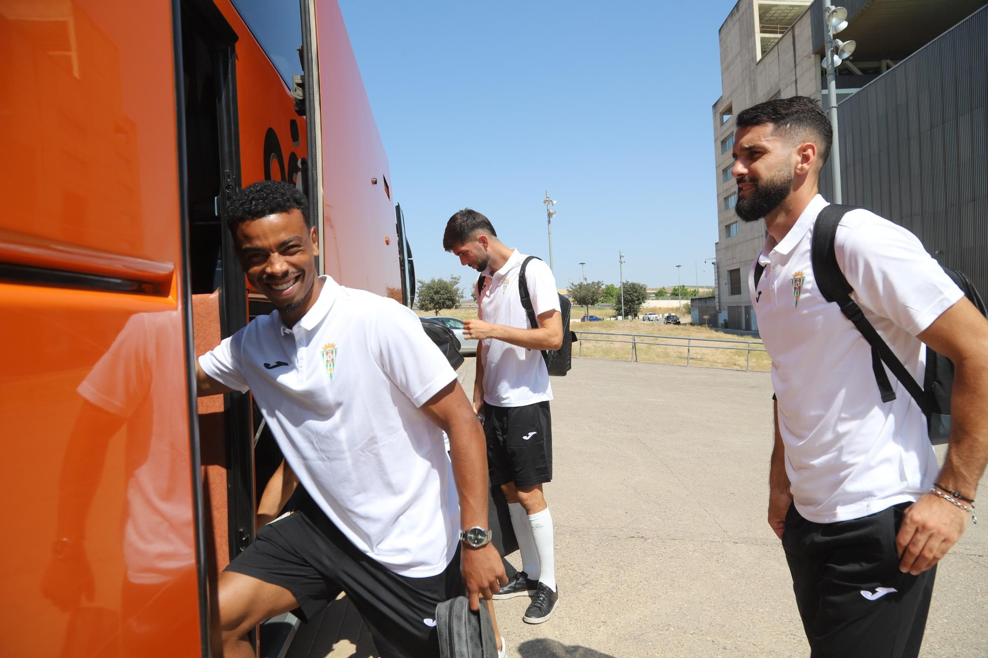 El Córdoba CF pone rumbo a su concentración en Oliva