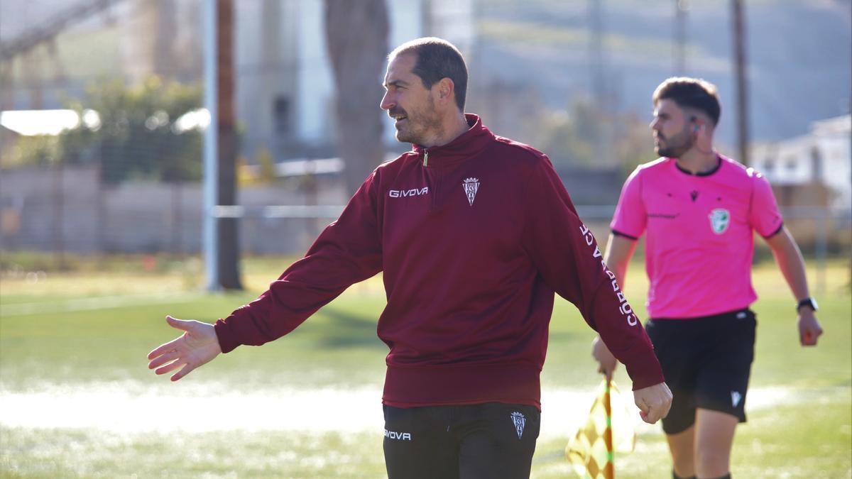 Diego Caro, durante el encuentro entre el Córdoba B y el Cabecense.