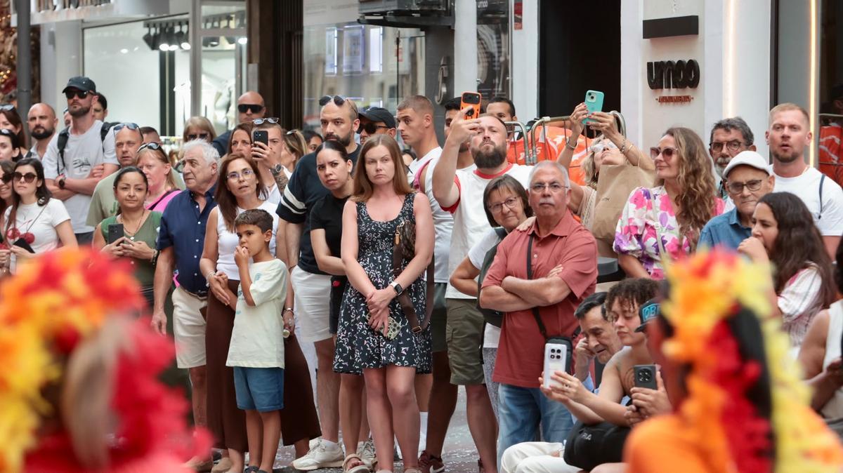 El desfile del Ninot de las Hogueras 2026 en Alicante, en imágenes