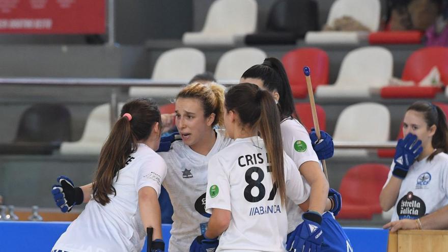 Alba Garrote, Luchy Paz, Cristina Diz y Anna Bulló celebran un tanto en Riazor.
