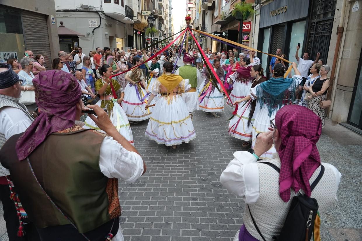 Castelló recibe con honores al Santísimo en la procesión del Corpus Christi