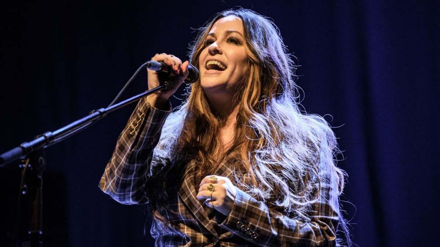 Alanis Morissette confiesa que la violaron varios hombres cuando tenía 15 años