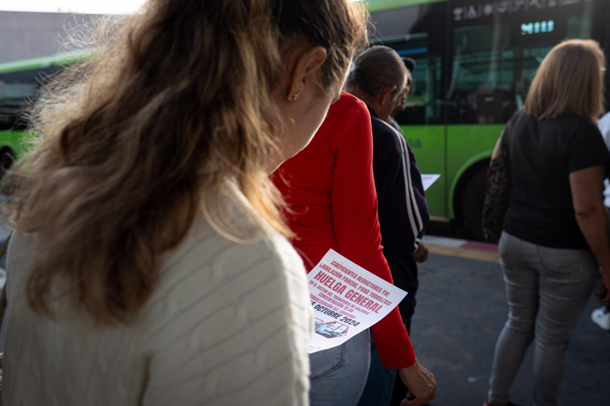 Concentración por la huelga de transporte público en Santa Cruz de Tenerife.