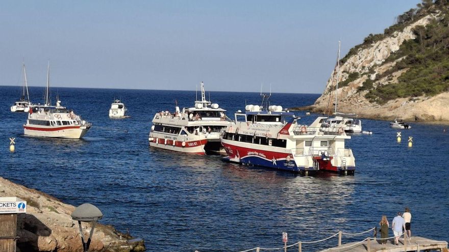 La Capitanía Marítima de Ibiza investigará al barco que embarrancó en Cala Llonga