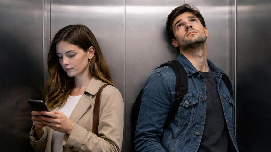 La psicología te aconseja que no evites las conversaciones de ascensor, pueden ser interesantes y beneficiosas para ti