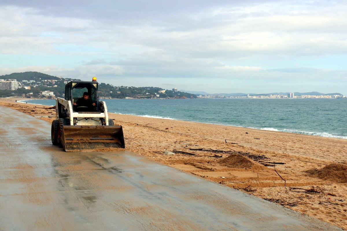 Les fotos de l'estat del passeig marítim de Platja d’Aro després de la llevantada
